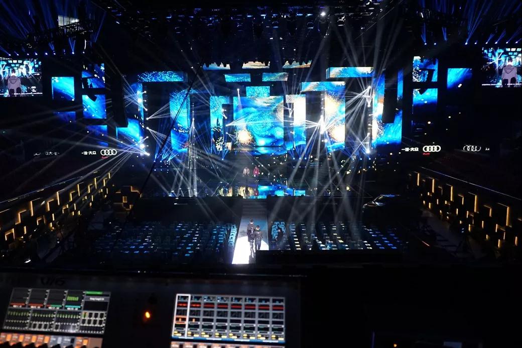 砸錢(qián)拼舞美 各衛(wèi)視2019年跨年晚會(huì)即將“開(kāi)戰(zhàn)”